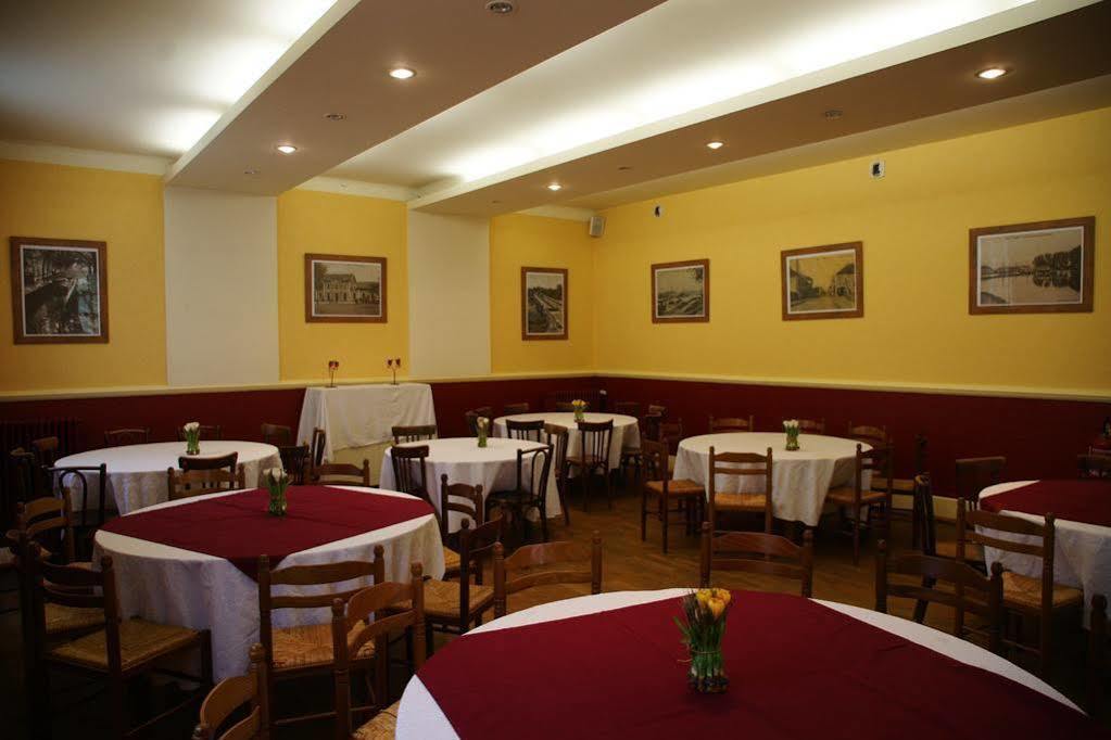 Le Relais Du Canalou Digoin Esterno foto